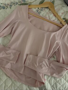 Hollister Women's Scoop Neck Long Sleeve Top in Dusty Pink